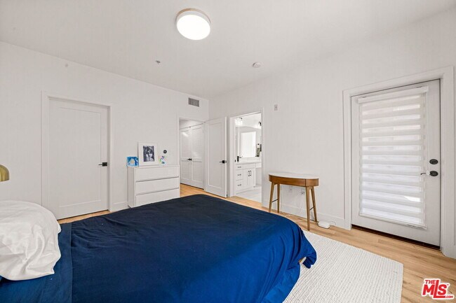 Building Photo - 6020 S Seabluff Dr