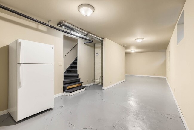 Building Photo - 2114 Dexter Ave N