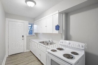 Building Photo - 987 Lilley Ave