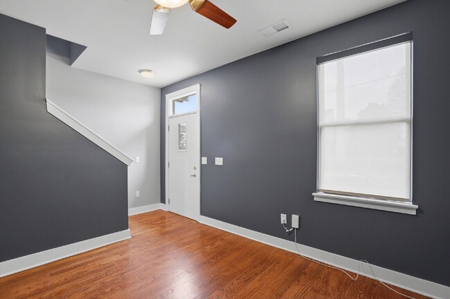 Building Photo - Modern Multi-Level 2BR Retreat with Garage Near Uptown Charlotte