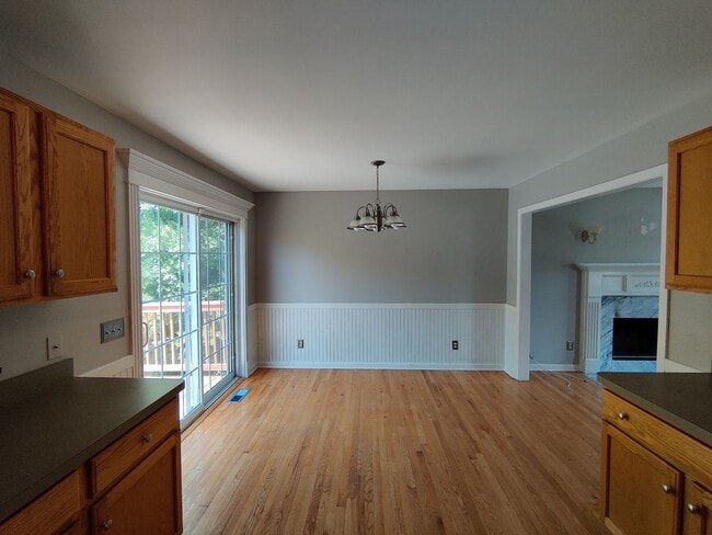 Building Photo - Lovely 4BD / 2 Bath High Ranch