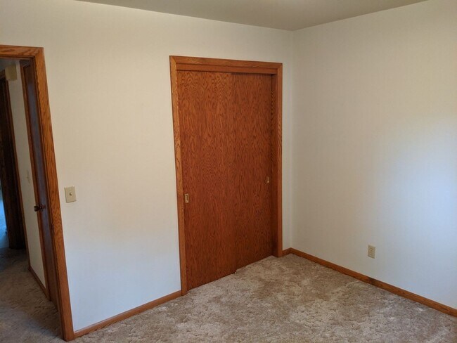 Building Photo - 850/852 Truax Boulevard