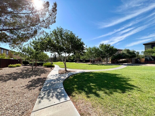 Building Photo - STUNNING 3BD/2.5BA HOME W/ TESLA SOLAR, POOL, SPA, & LOFT!!