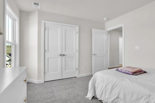 Building Photo - Elegant 5BR/4BA Home Minutes from the Swam...