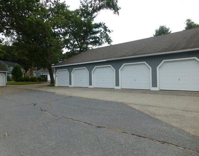 Building Photo - 116 Russet Ln