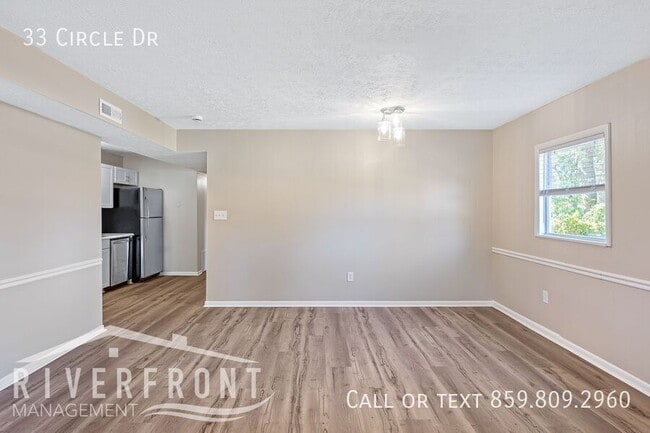 Building Photo - 33 Circle Dr