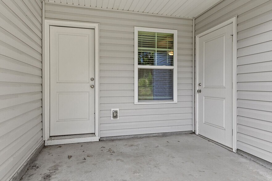 Patio - 207 Royal Way