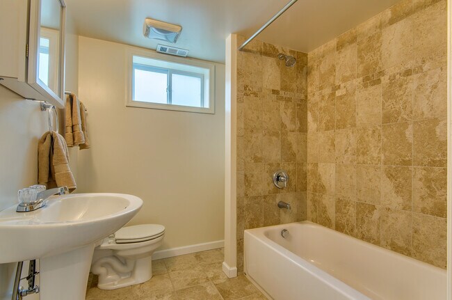 Building Photo - 11705 Ashley Dr