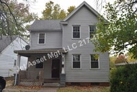 Building Photo - 4 bed, 2 bath HOUSE For Rent