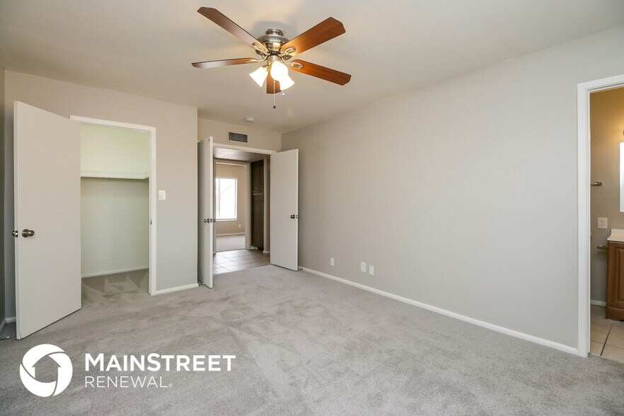 Building Photo - 2355 S Spruce