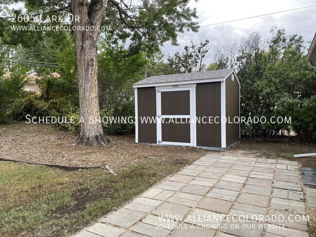 Building Photo - 2605 Lark Dr