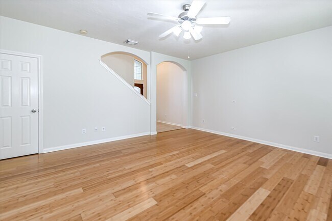 Building Photo - 14 Nestlewood Pl