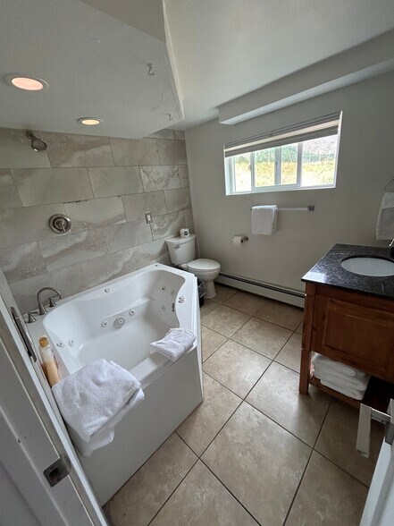 Bathroom Condo 3 - 9305 Chipita Park Rd