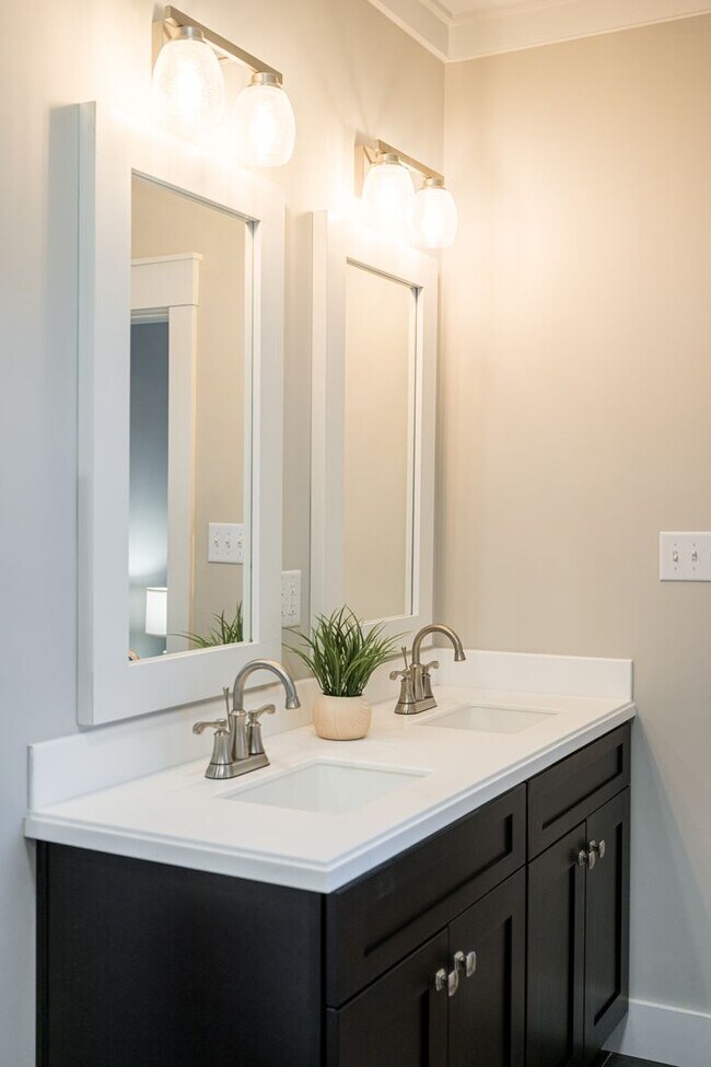Building Photo - Large New Construction Rental - Old Fort