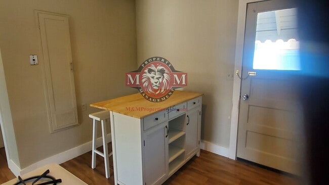 Building Photo - Cozy 1 Bd 1 Bath Remodeled Duplex