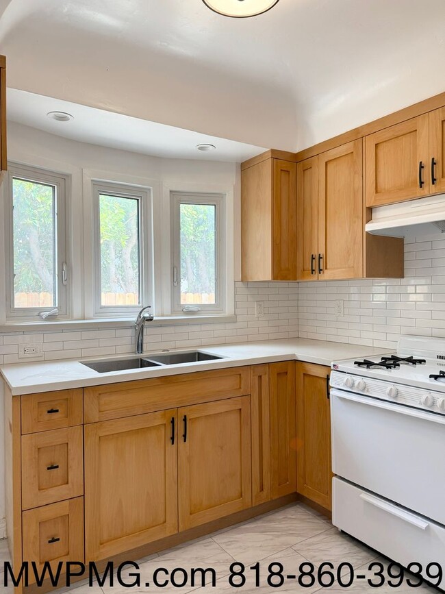 Building Photo - Ideally situated 2-Bed 2-Bath HOME