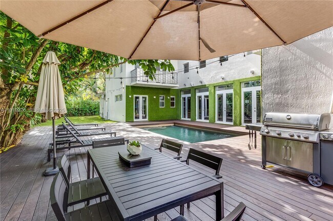 Building Photo - 1701 Espanola Dr