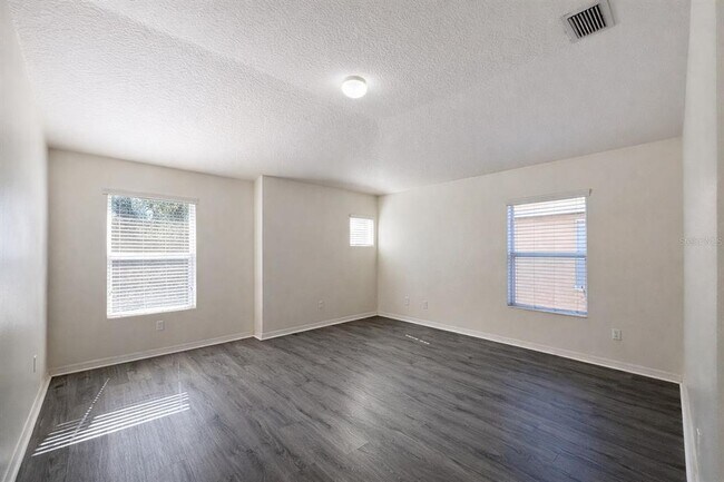 Building Photo - 15342 Oak Apple Ct