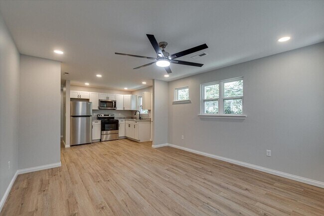 Building Photo - 2203 Milne St