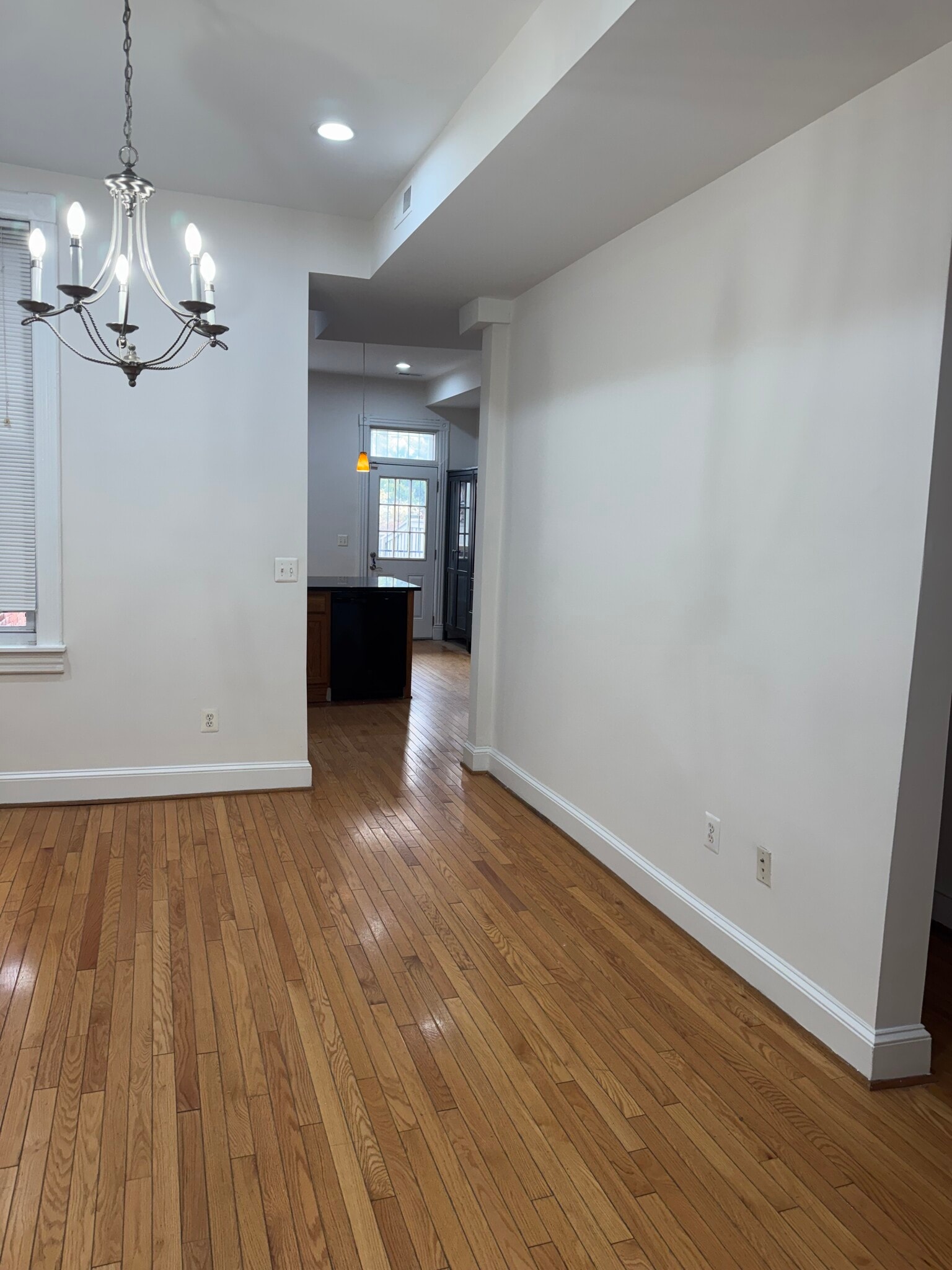 Building Photo - 823 8th St NE