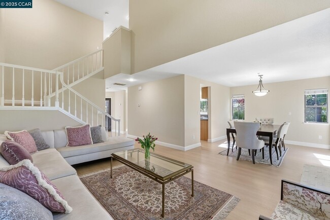 Building Photo - 121 Haslemere Ct
