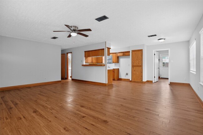 Building Photo - 601 Chateau Woods Pkwy Dr