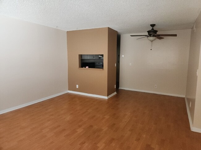 Primary Photo - 3766 N University Dr