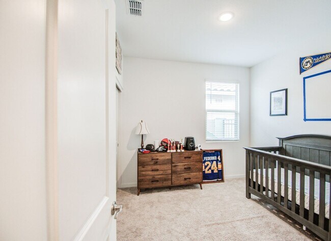 Building Photo - Lovely Single Family 4 bedroom for rent!