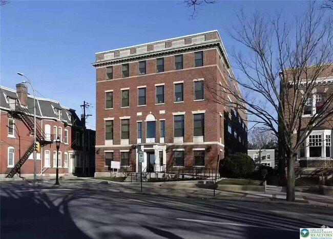 Primary Photo - 528 N New St