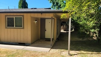 Building Photo - 110 SE Vista Ave