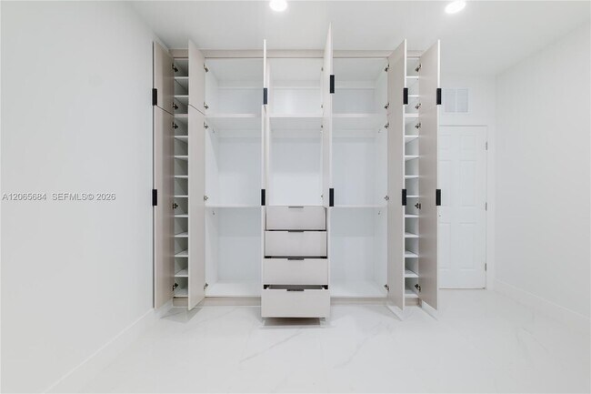 Building Photo - 5261 SW 89th Ave