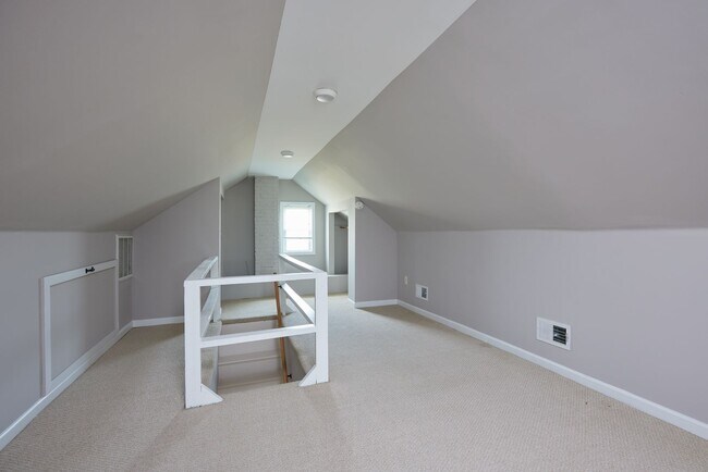 Building Photo - Charming 3BR/2BADetached Bungalow Blocks to the Arboretum is Move-in Ready!