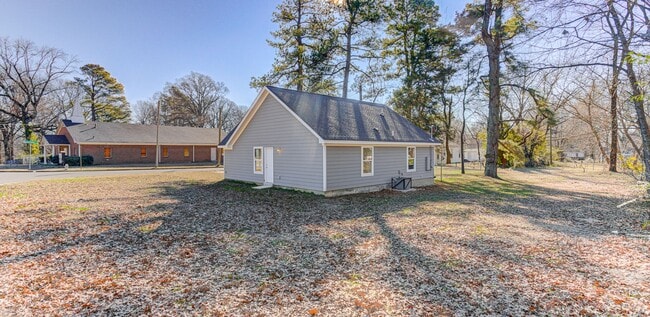 Building Photo - 2927 Beechmont St