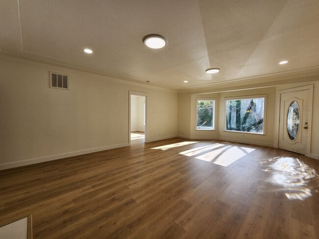 Building Photo - 715 Boyes Blvd