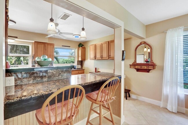 Building Photo - 390 N Juno Ln