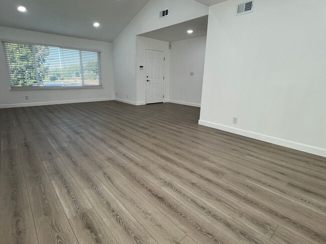 Building Photo - 16851 Dawn Haven Rd