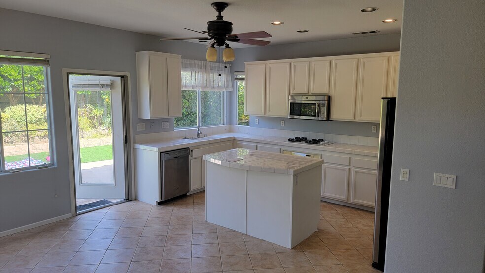 Building Photo - 1750 Nolina Ct
