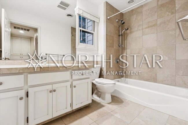 Building Photo - Escape to the Country, Spacious Contemporary in Wilsonville