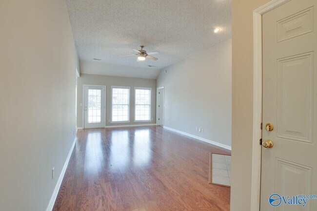 Building Photo - 530 Wade Rd