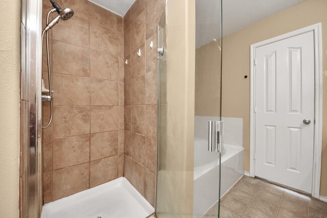 Building Photo - 3827 Dogwood Tr