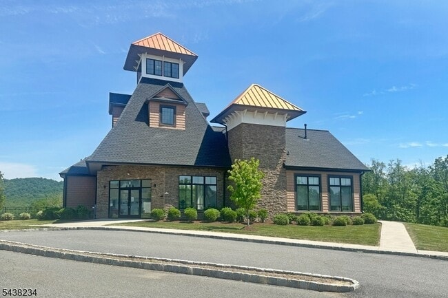 Building Photo - 2 Redwood Run