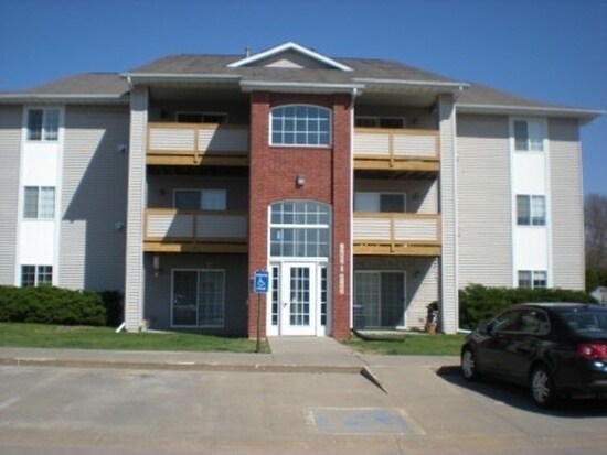 Building Photo - 2448 Rushmore Dr