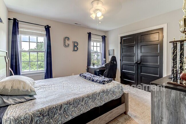 Building Photo - 7022 Cayman Ct