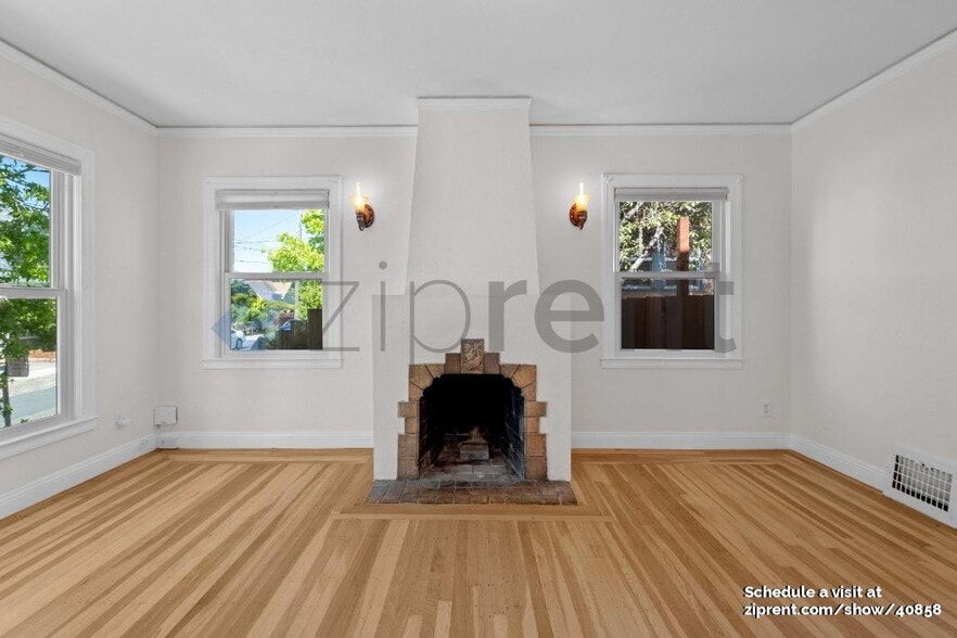 Building Photo - 2242 E 32nd St