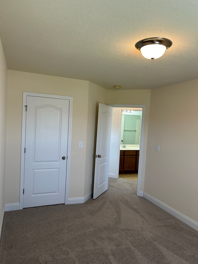 Building Photo - 2444 Glyncastle Way
