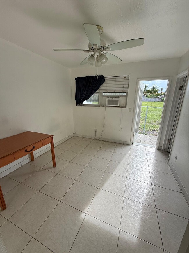 Building Photo - 2213 Lincoln St