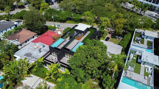 Building Photo - 420 SW 15th Rd