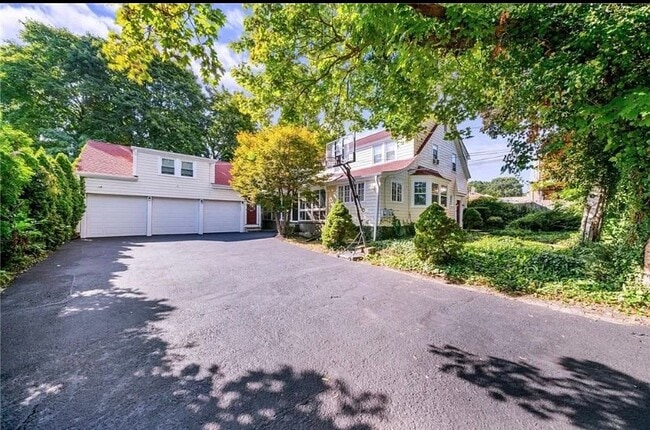 Building Photo - 22 RARITAN Ave