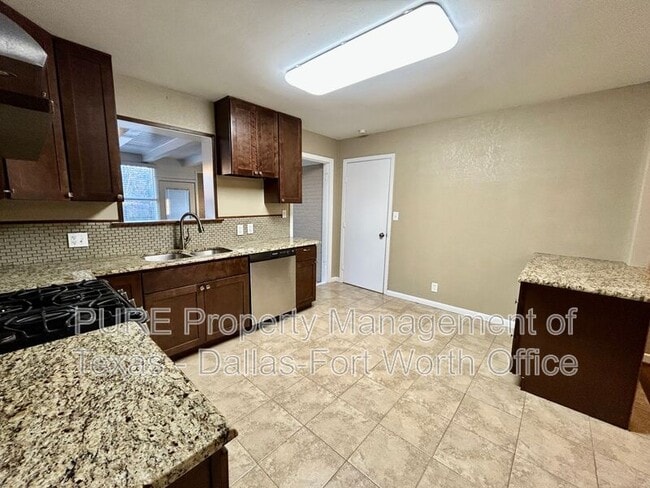 Building Photo - 1607 Briarwood Blvd