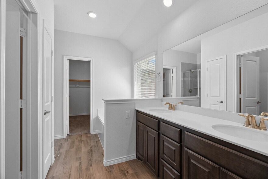 Building Photo - 3057 Maverick Dr